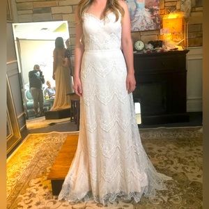 Beautiful lace & pearl bead detail wedding dress, size 2